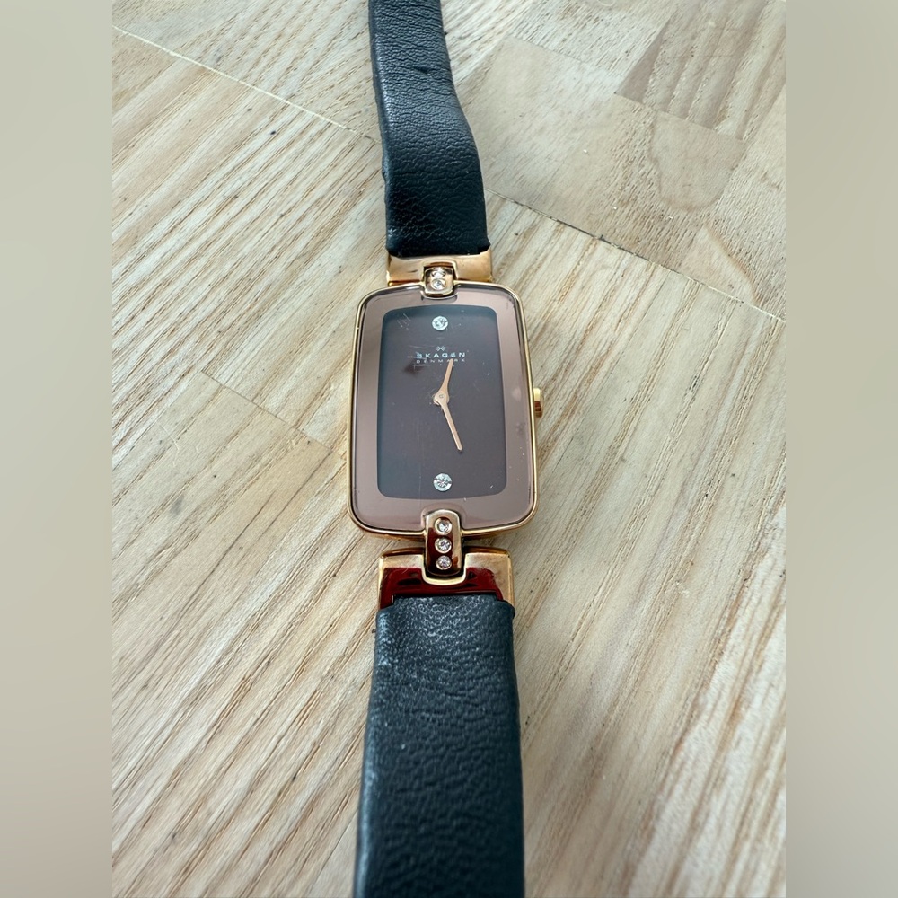Skagen ladies rose gold tone brown dial leather dress watch NEW BATTERY